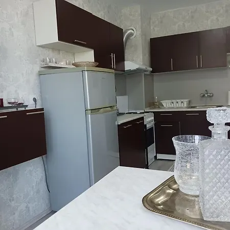тристаен Apartment