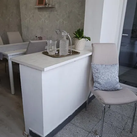 тристаен Apartment Sofia