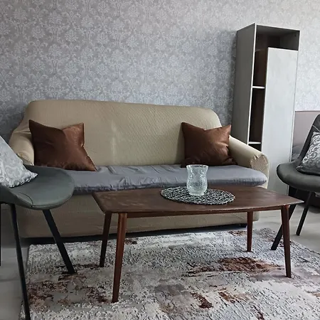 тристаен Apartment *